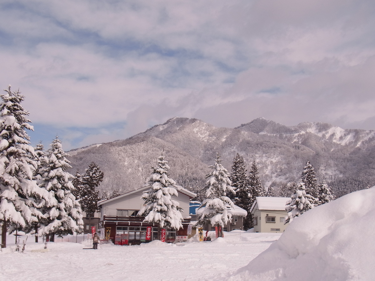 湯澤公園滑雪場雪景