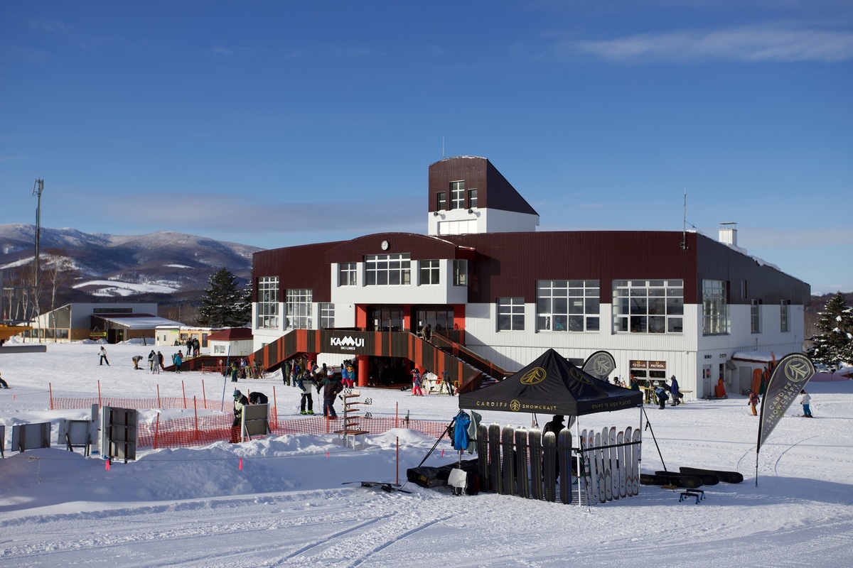 神居滑雪場冬季粉雪景色