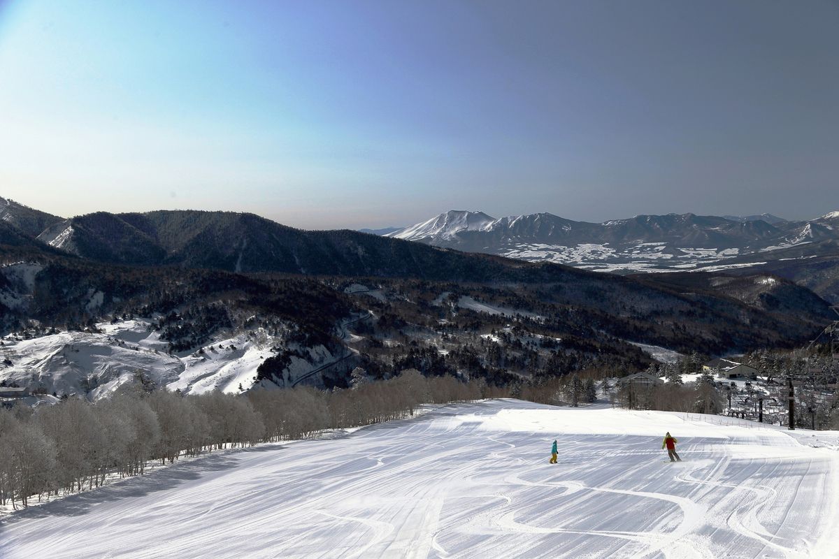 群馬縣萬座溫泉滑雪場雪景全景